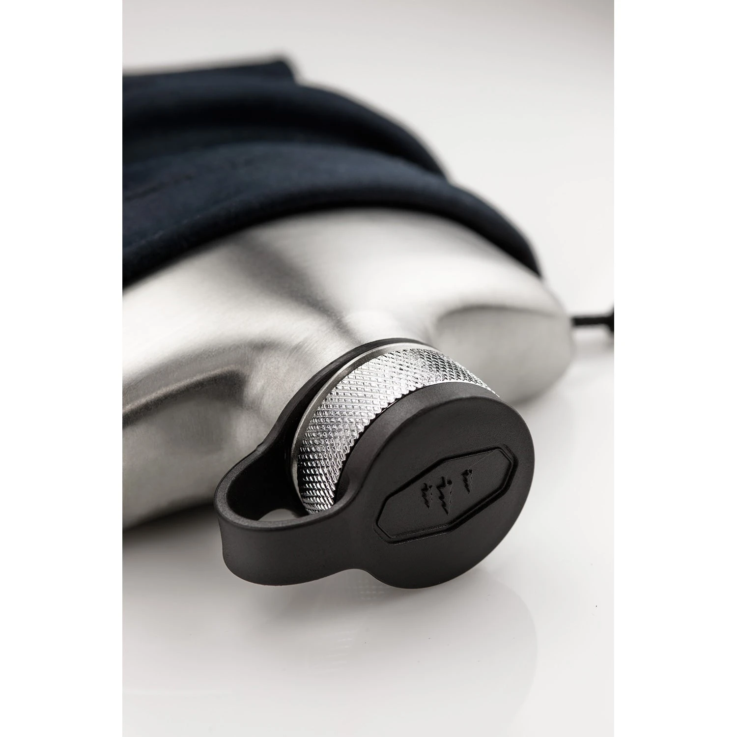 GSI Outdoors Glacier Hip Flask Stainless Steel - 6 Oz|-|Flasque Hip En Acier Inoxydable - 6 Oz - Image 4