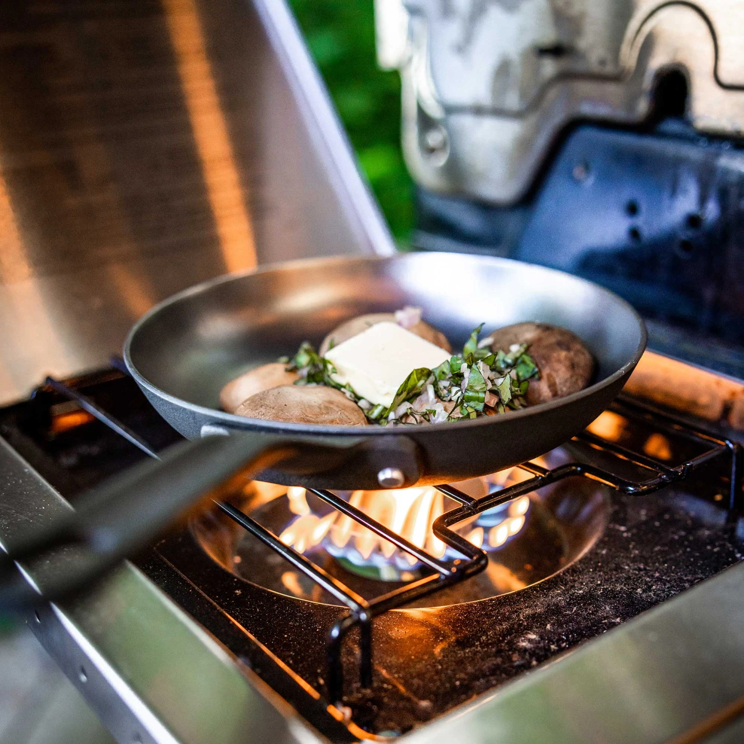 GSI Outdoors GUIDECAST 10 Inch Frying Pan - Image 5